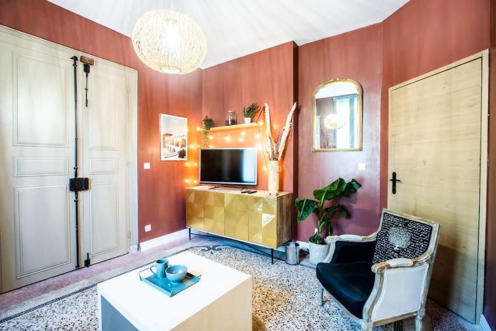 La Suite 2 Pieces Lit Queen Size Entree Privee Nimes Exterior photo